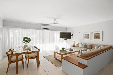 Absolute Beachfront Apt. In Alamanda Beachfront Resort (14) - Hotel QLD 2