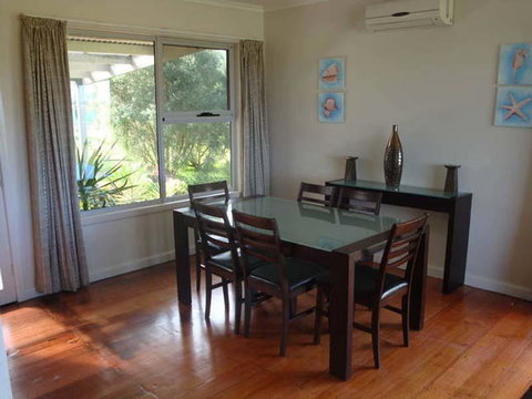 Absolute Waterfront - Hotel QLD 2