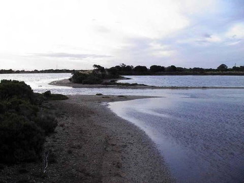 Absolute Waterfront - Hotel QLD 1