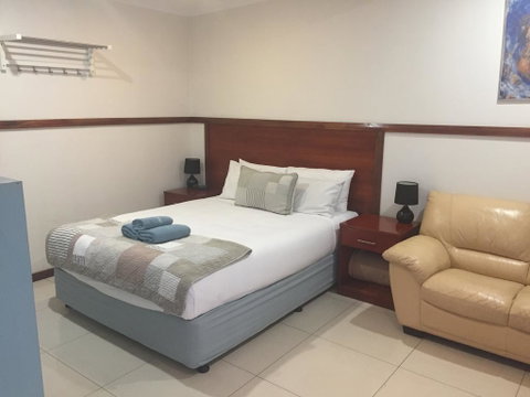Across Country Motel And Serviced Apartments - Hotel QLD 1