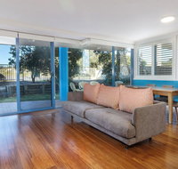 Across the road from the beach - Hotel QLD