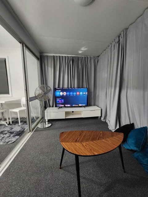 Entire Studio Apartment - Self Check-in - Hotel QLD 1