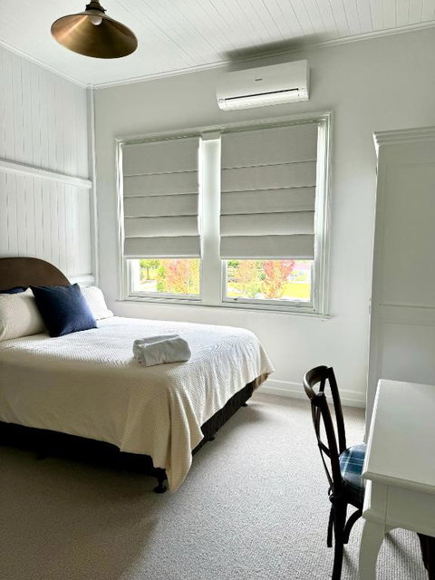 Grand Old Crow Hotel - Hotel QLD 4