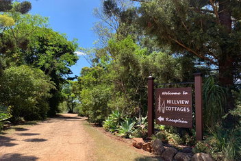 Hillview Cottages with Hotel QLD