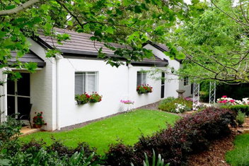 Homewood Cottages with Hotel QLD