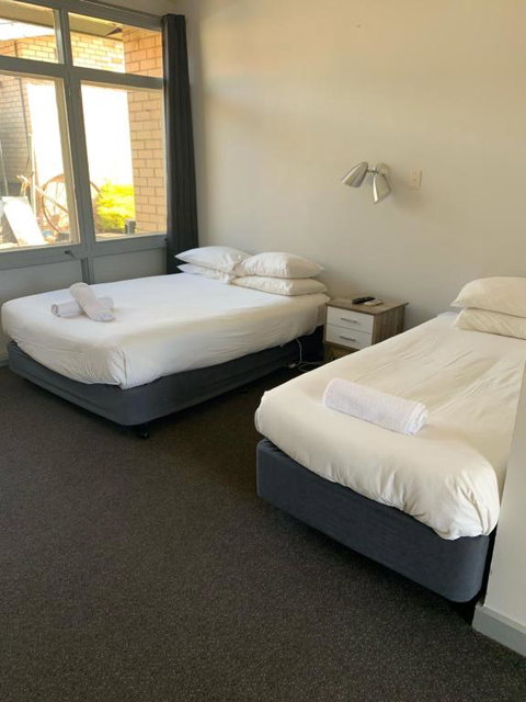 HOPETOUN COMMUNITY HOTEL MOTEL - Hotel QLD 0