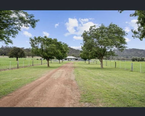 Hunter Village - Hotel QLD 1