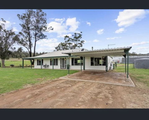 Hunter Village - Hotel QLD 2
