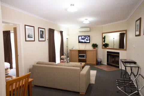 Admiralty Inn - Hotel QLD 1