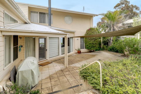 Aegina - Hotel QLD 2