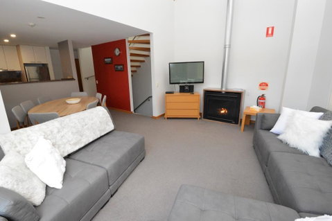 Akuna 3 - Hotel QLD 2