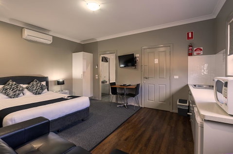 Akuna Motor Inn And Apartments - Hotel QLD 2