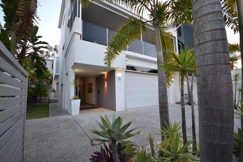 Alex Beach House - Hotel QLD 1