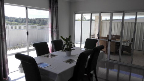 Alkimos Beach Retreat - Hotel QLD 1