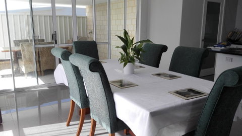 Alkimos Beach Retreat - Hotel QLD 2