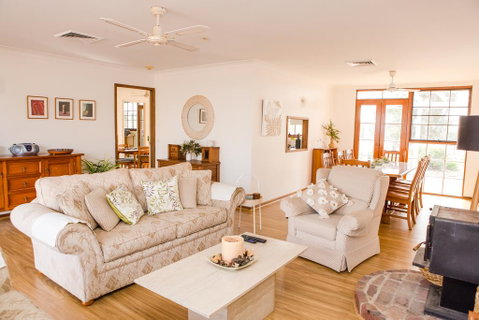 Among The Vines - Hotel QLD 1