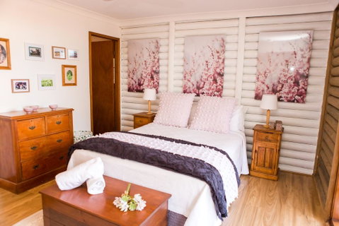 Among The Vines - Hotel QLD 2