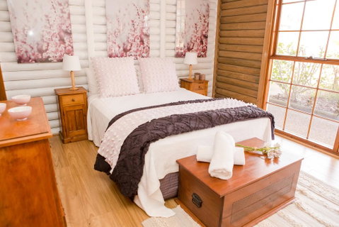 Among The Vines - Hotel QLD 3