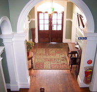 Anchorage Seafront Hotel - Hotel QLD