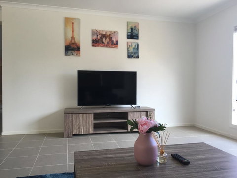 Apple House Point Cook - Hotel QLD 1