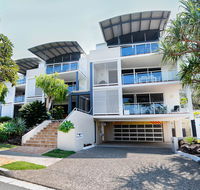 Aqua Promenade Beachfront Holiday Apartments - Hotel QLD
