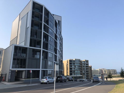 Arena On The Beach - Hotel QLD 1