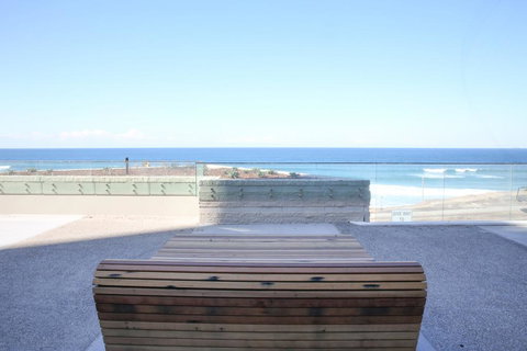 Arena On The Beach - Hotel QLD 3