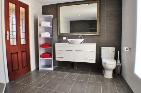LUXURIOUS Couples Escape, SPA BATH, Netflix, NBN - Hotel QLD 1