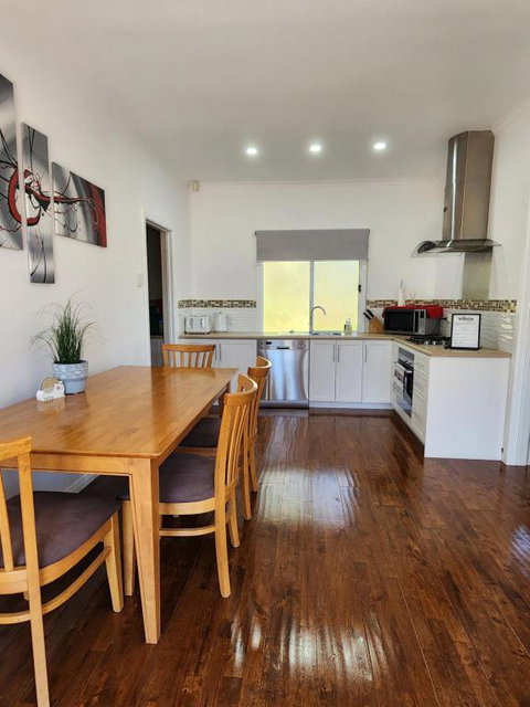 LUXURIOUS Couples Escape, SPA BATH, Netflix, NBN - Hotel QLD 3
