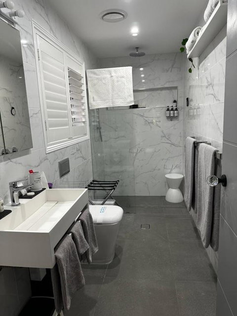 Luxury Boutique Self-Contained Private Granny Flat - Hotel QLD 2