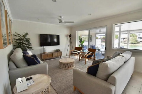 Luxury Mooloolaba Waterfront Retreat - Hotel QLD 2