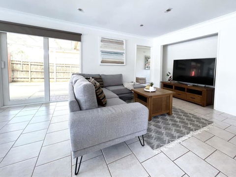 Modern And Elegant House With Swimming Pool - Hotel QLD 0