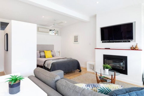 Modern Stylish Self-contained Studio Apartment - Hotel QLD 0