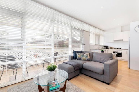 Modern Stylish Self-contained Studio Apartment - Hotel QLD 3