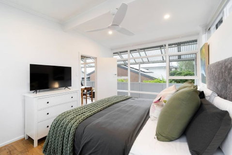 Modern Stylish Self-contained Apartment - Hotel QLD 3