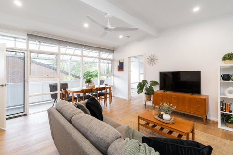 Modern Stylish Self-contained Apartment - Hotel QLD 2