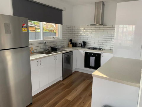 Nth Central 4BR Reno W WiFi - Hotel QLD 3
