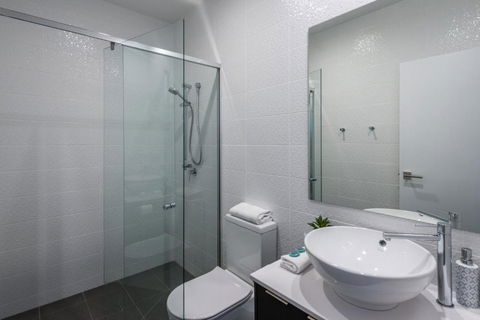 Oxford Steps - Executive 2BR Bulimba Apartment Across From The Park On Oxford St - Hotel QLD 3