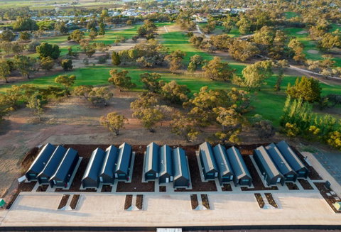 Par Five Shacks - Hotel QLD 1