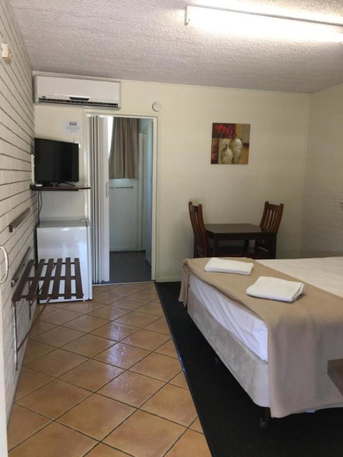Paradise Motel - Hotel QLD 1