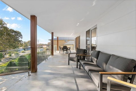 Perfect Beachhouse Lakes Surf At Your Feet - Hotel QLD 3