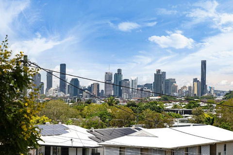 Pet Friendly Family Home In Brisbane - Relocations And Family Stays - Fast Internet - Parking - Netflix - Hotel QLD 1