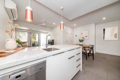 Piccolo By The Beach - Hotel QLD 3