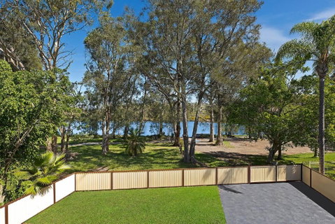 Poolside At Costa - Hotel QLD 3