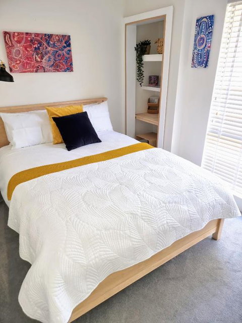 Queen Bed Apartment- No Sharing, Your Very Own Space - Hotel QLD 0