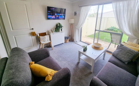 Queen Bed Apartment- No Sharing, Your Very Own Space - Hotel QLD 1
