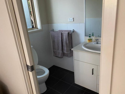 Private Room With Ensuite And Parking Close To Wollongong CBD - Hotel QLD 3