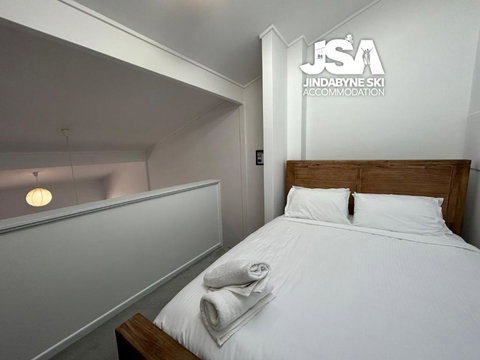 Razorback 4 - Hotel QLD 0