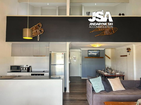 Razorback 6 - Hotel QLD 1