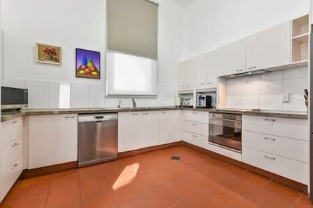 Aston On Church - Luxury Accommodation - Hotel QLD 3
